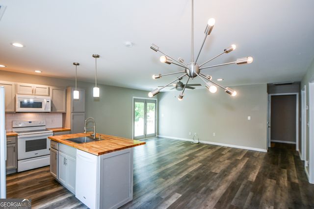 3426 Clarks Bridge Road, Gainesville, GA 30506