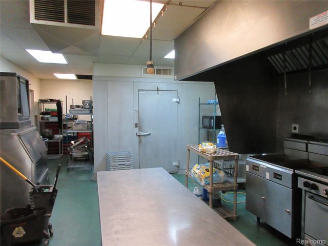 24611 Gratiot Avenue, Eastpointe, MI 48021