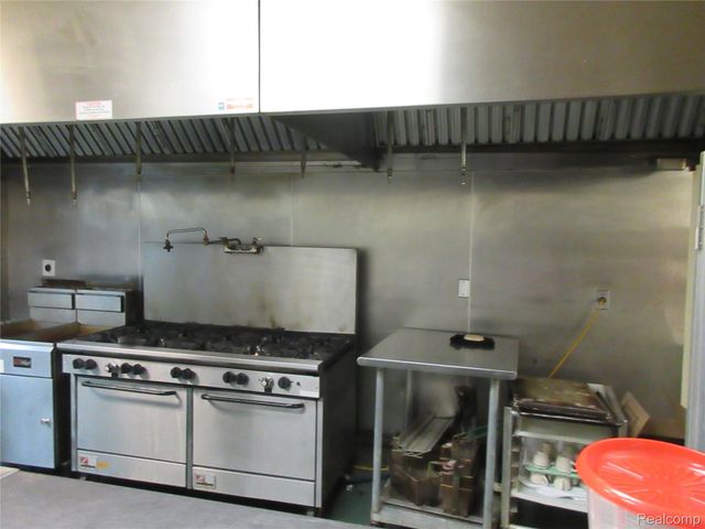 24611 Gratiot Avenue, Eastpointe, MI 48021