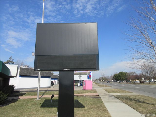 24611 Gratiot Avenue, Eastpointe, MI 48021