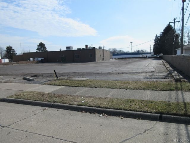 24611 Gratiot Avenue, Eastpointe, MI 48021