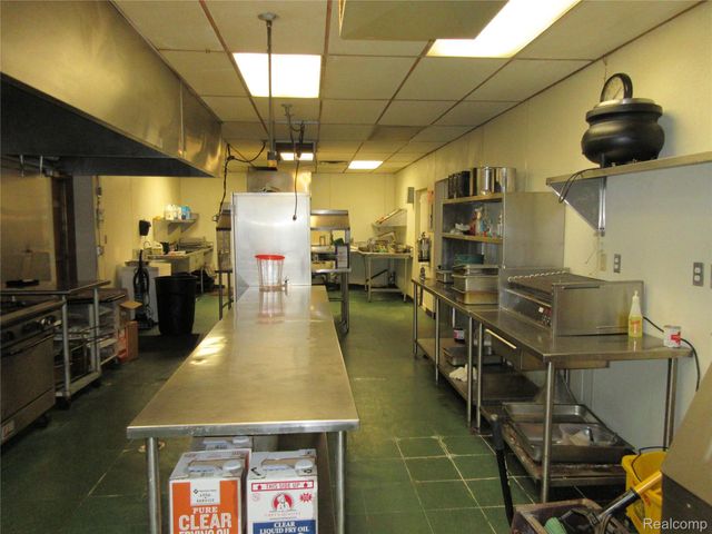 24611 Gratiot Avenue, Eastpointe, MI 48021