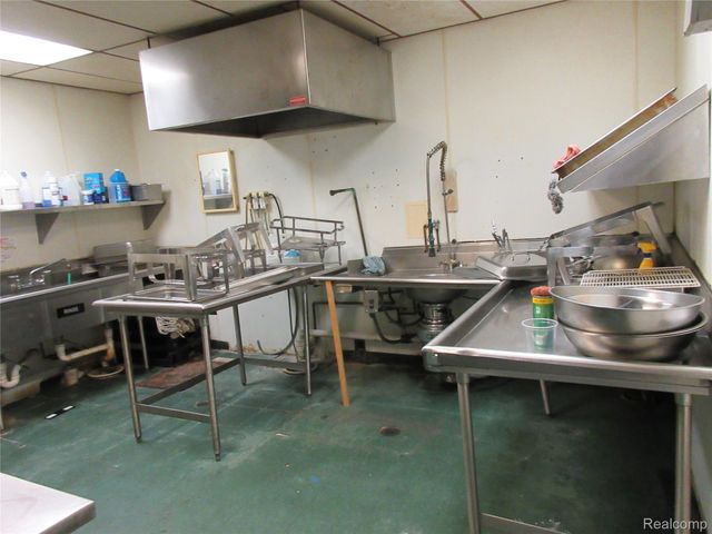 24611 Gratiot Avenue, Eastpointe, MI 48021