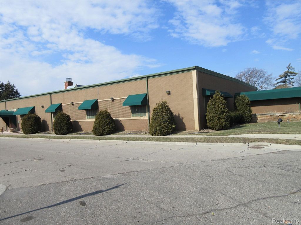24611 Gratiot Avenue, Eastpointe, MI 48021