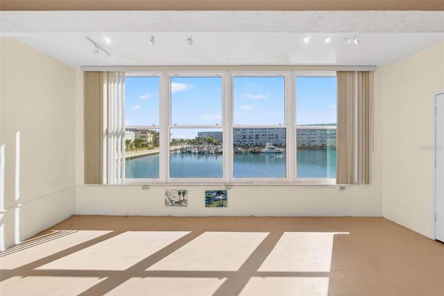 5940 30TH AVENUE S 203, Gulfport, FL 33707