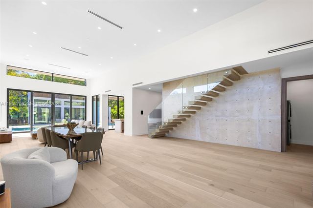 290 NW 48th St, Miami, FL 33127