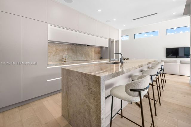 290 NW 48th St, Miami, FL 33127