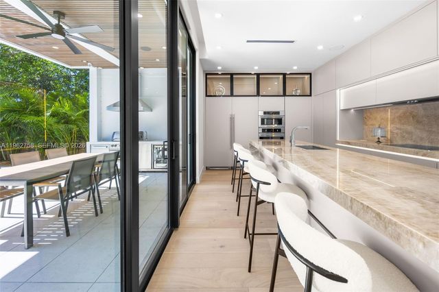 290 NW 48th St, Miami, FL 33127