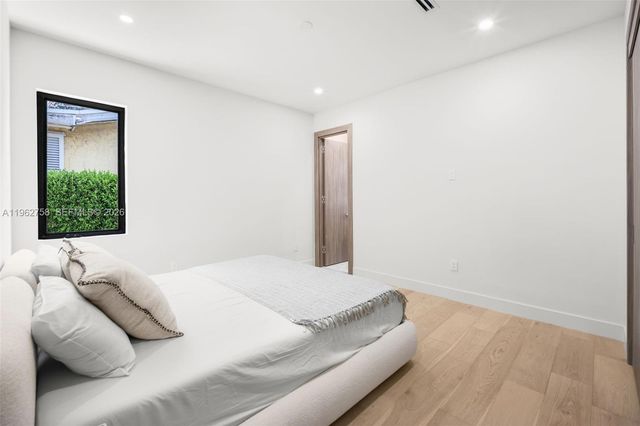 290 NW 48th St, Miami, FL 33127