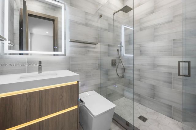 290 NW 48th St, Miami, FL 33127