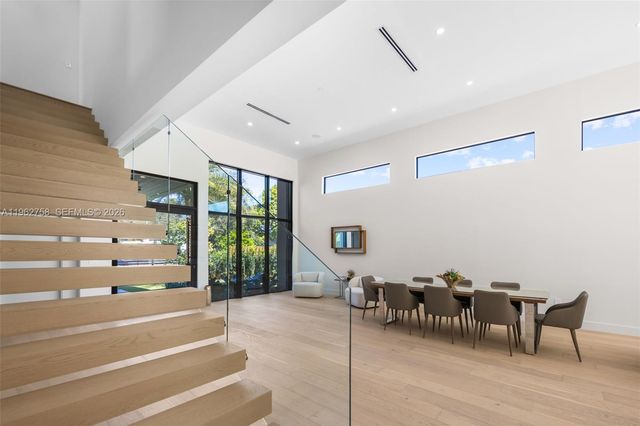 290 NW 48th St, Miami, FL 33127