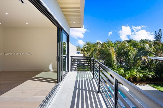 290 NW 48th St, Miami, FL 33127