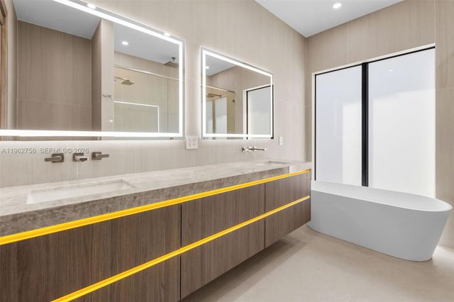 290 NW 48th St, Miami, FL 33127