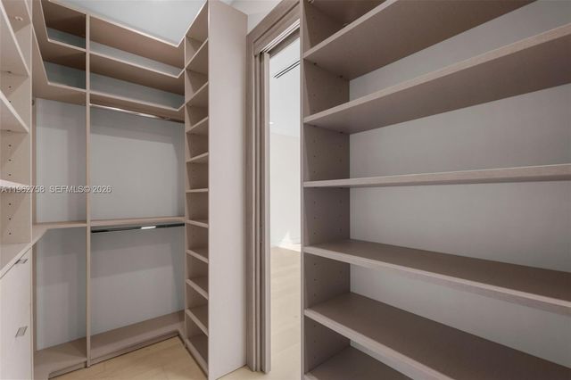 290 NW 48th St, Miami, FL 33127