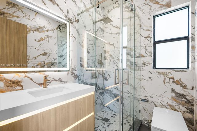 290 NW 48th St, Miami, FL 33127