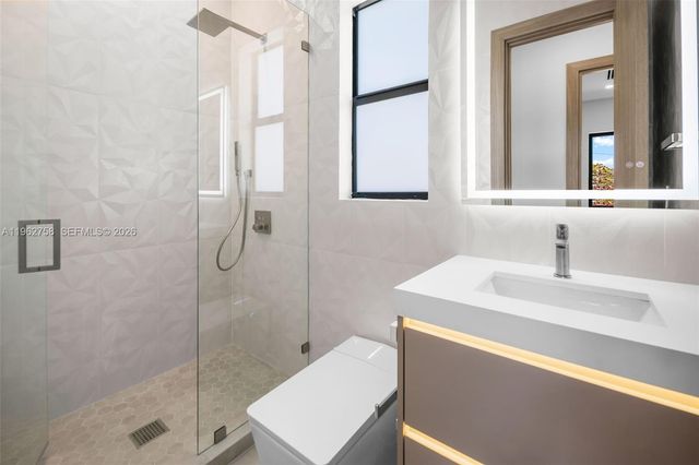 290 NW 48th St, Miami, FL 33127