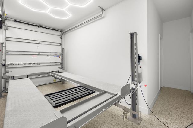 290 NW 48th St, Miami, FL 33127