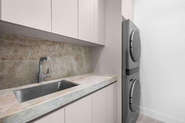 290 NW 48th St, Miami, FL 33127