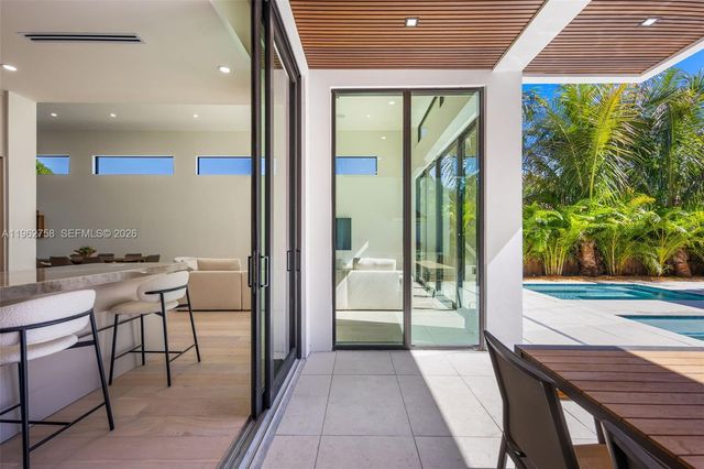 290 NW 48th St, Miami, FL 33127