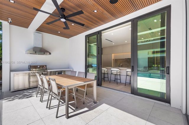 290 NW 48th St, Miami, FL 33127