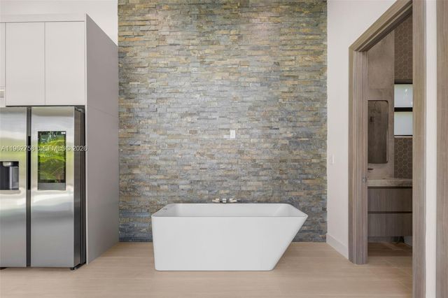 290 NW 48th St, Miami, FL 33127