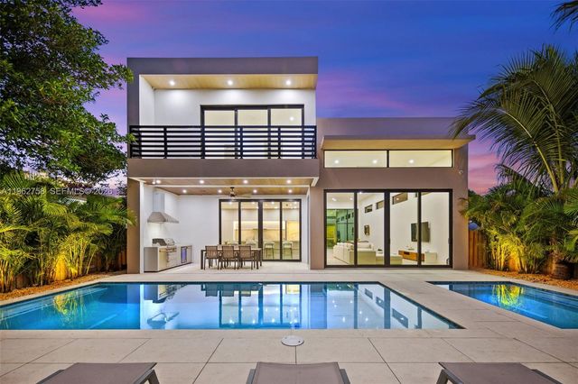 290 NW 48th St, Miami, FL 33127