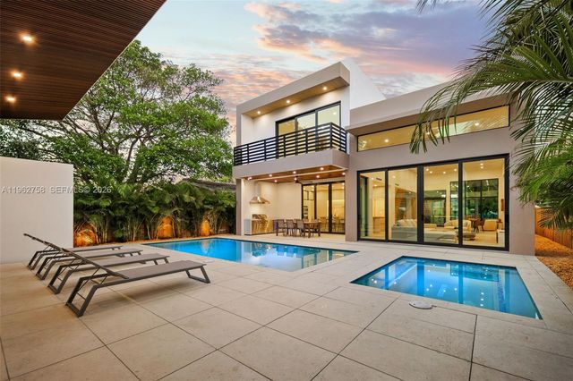 290 NW 48th St, Miami, FL 33127