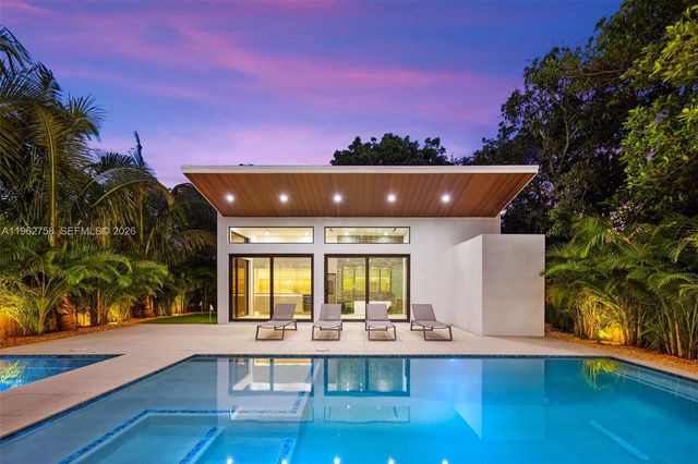 290 NW 48th St, Miami, FL 33127