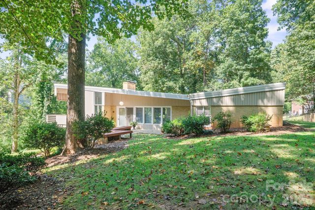 220 30th Avenue NW, Hickory, NC 28601