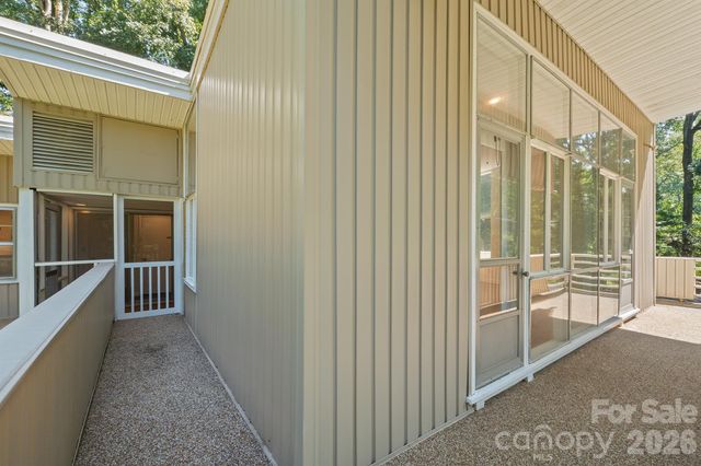 220 30th Avenue NW, Hickory, NC 28601