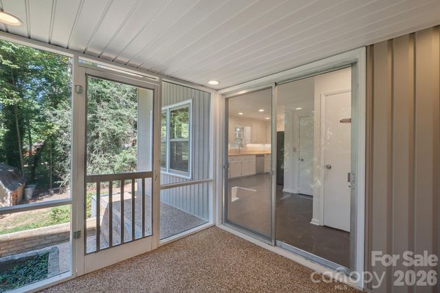 220 30th Avenue NW, Hickory, NC 28601