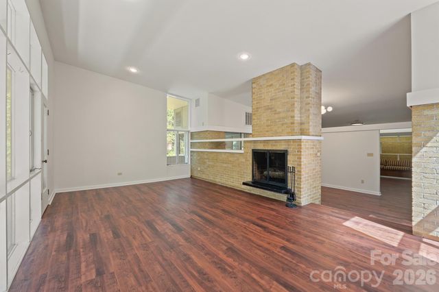 220 30th Avenue NW, Hickory, NC 28601
