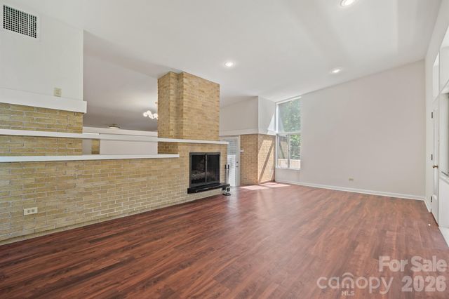 220 30th Avenue NW, Hickory, NC 28601