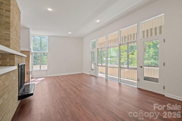 220 30th Avenue NW, Hickory, NC 28601