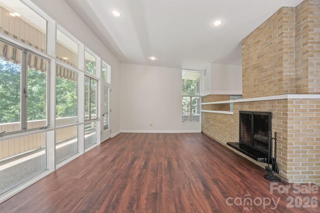 220 30th Avenue NW, Hickory, NC 28601