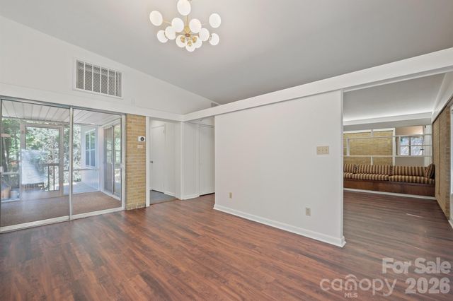 220 30th Avenue NW, Hickory, NC 28601
