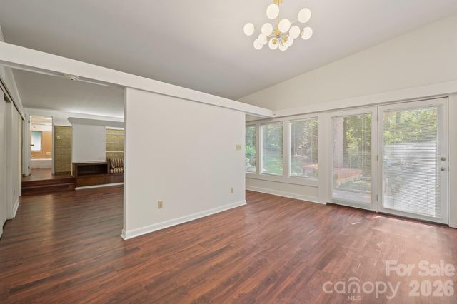 220 30th Avenue NW, Hickory, NC 28601
