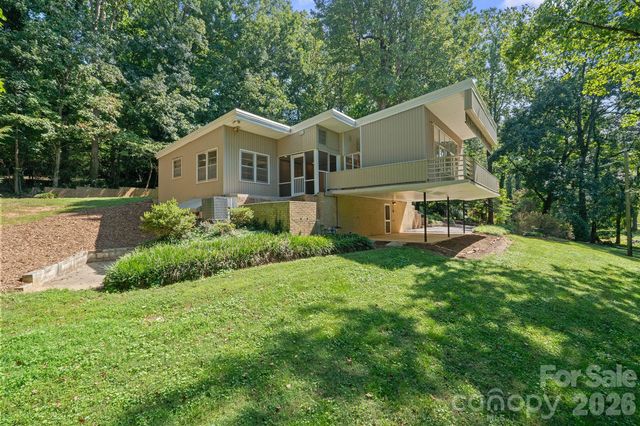 220 30th Avenue NW, Hickory, NC 28601