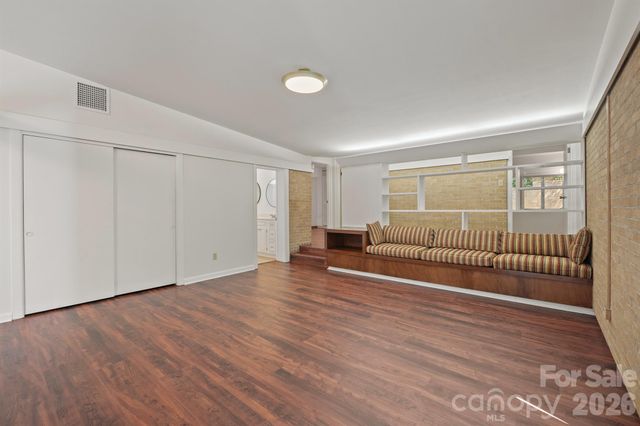 220 30th Avenue NW, Hickory, NC 28601