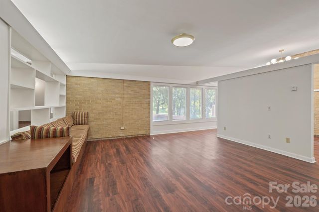 220 30th Avenue NW, Hickory, NC 28601