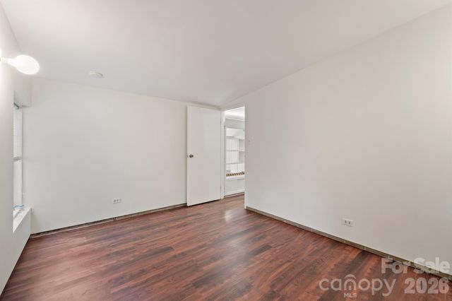 220 30th Avenue NW, Hickory, NC 28601