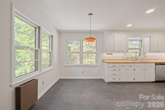 220 30th Avenue NW, Hickory, NC 28601