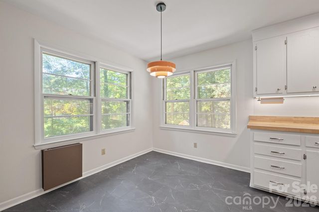220 30th Avenue NW, Hickory, NC 28601