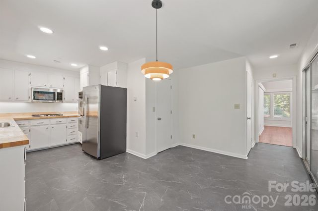 220 30th Avenue NW, Hickory, NC 28601
