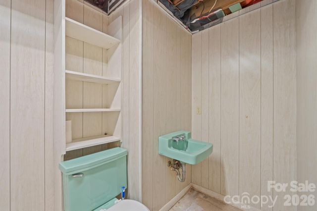 220 30th Avenue NW, Hickory, NC 28601