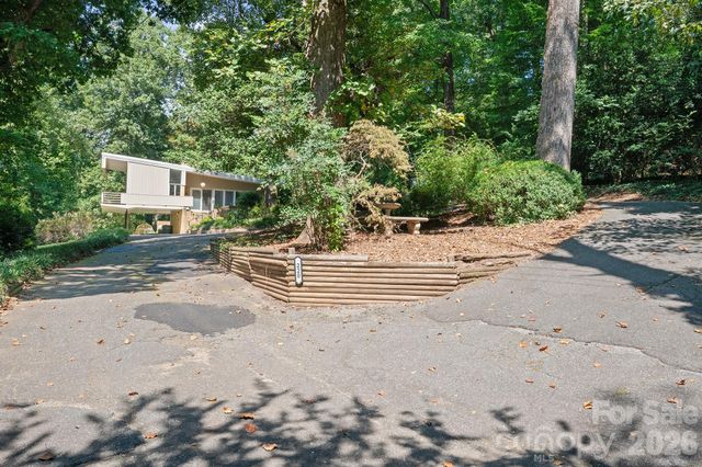 220 30th Avenue NW, Hickory, NC 28601
