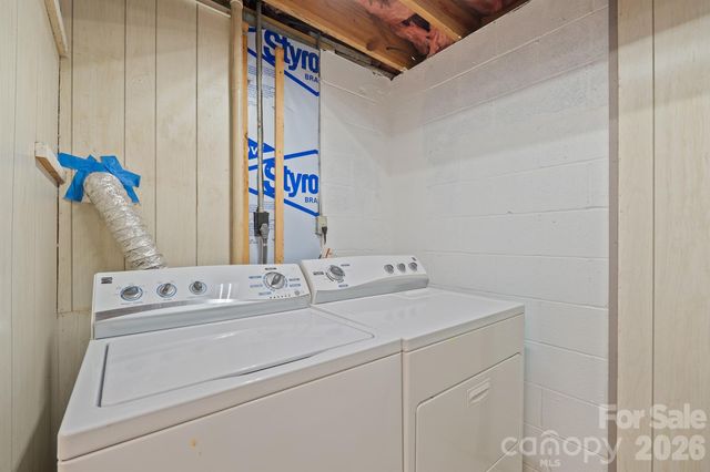 220 30th Avenue NW, Hickory, NC 28601