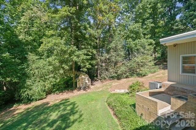 220 30th Avenue NW, Hickory, NC 28601