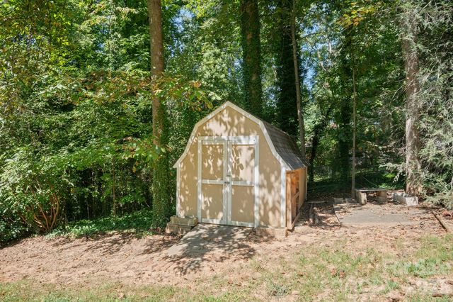 220 30th Avenue NW, Hickory, NC 28601