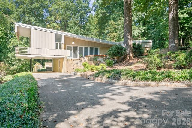 220 30th Avenue NW, Hickory, NC 28601